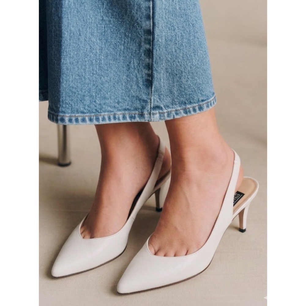 VINTAGE STUART WEITZMAN Classic Slingback Pointed Toe Heels in White Size 9